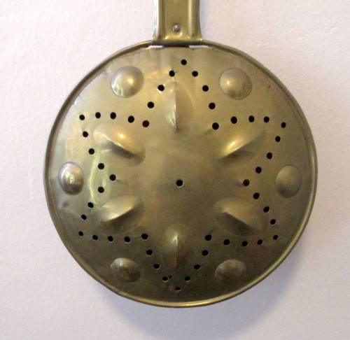 Victorian Brass Bed Pan Warmer with good solid wooden handle and Cut Out Design. 72cm long, Pan 24cm