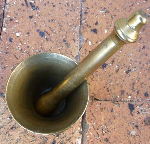 Vintage brass Mortar and pestle. 7cm hight 15 cm