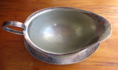 Vintage Yeoman Silver Plate Sauce Boat and Drip Tray. Needs a good clean.