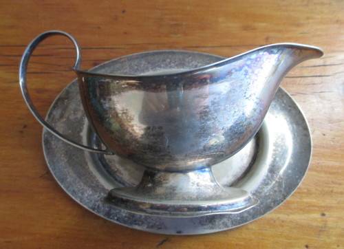 Vintage Yeoman Silver Plate Sauce Boat and Drip Tray. Needs a good clean.