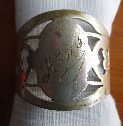 Vintage silver plated serviette/ napkin ring Engraved `Kobus`. Plate worn.