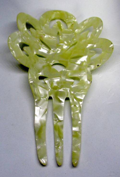 Vintage Spanish Mantilla Comb in Mother of Pearl effect Celluloid