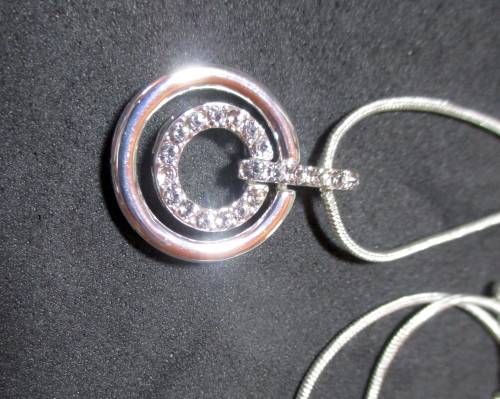 Lovely dainty Silver plate Necklace with Sparkling pendant. Chain 280mm.