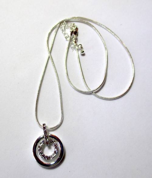 Lovely dainty Silver plate Necklace with Sparkling pendant. Chain 280mm.