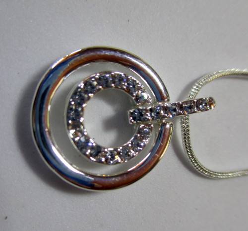 Lovely dainty Silver plate Necklace with Sparkling pendant. Chain 280mm.