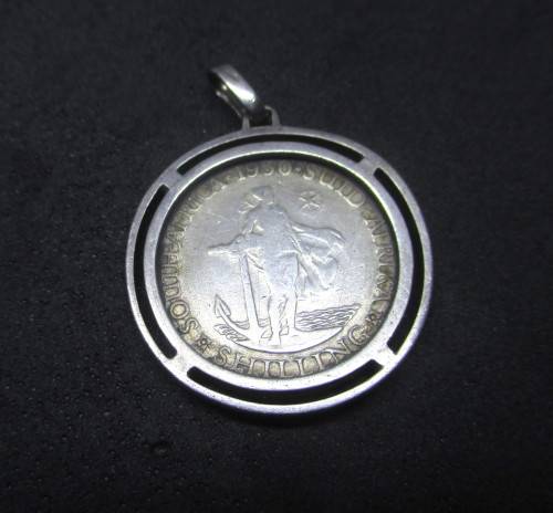 1950 Union of South Africa One Shilling Coin set in Silver, Pendant. 8g