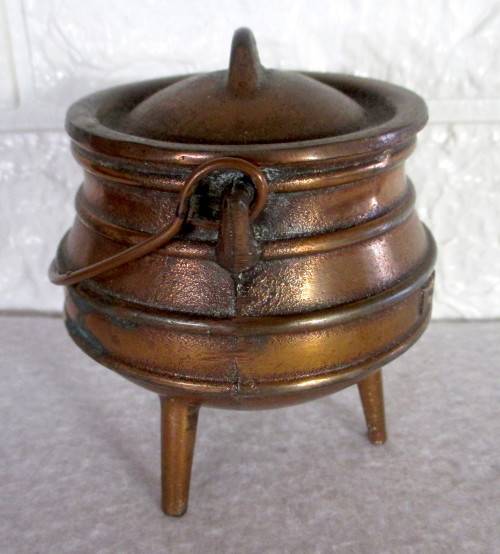 VINTAGE FALKIRK COPPER-PLATED CAST IRON MINIATURE POTJIE & LID. 90mm high.