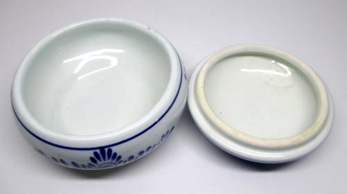 Delft Blue Hand Painted Miniature Porcelain Trinket Box with lid. Spotless.  90mm dia.