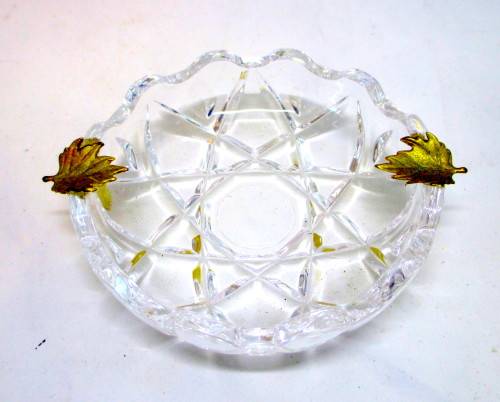 Achor Hocking Crystal Clear Glass Ashtray Gold Leaves Hollywood Regency. 80mm dia.