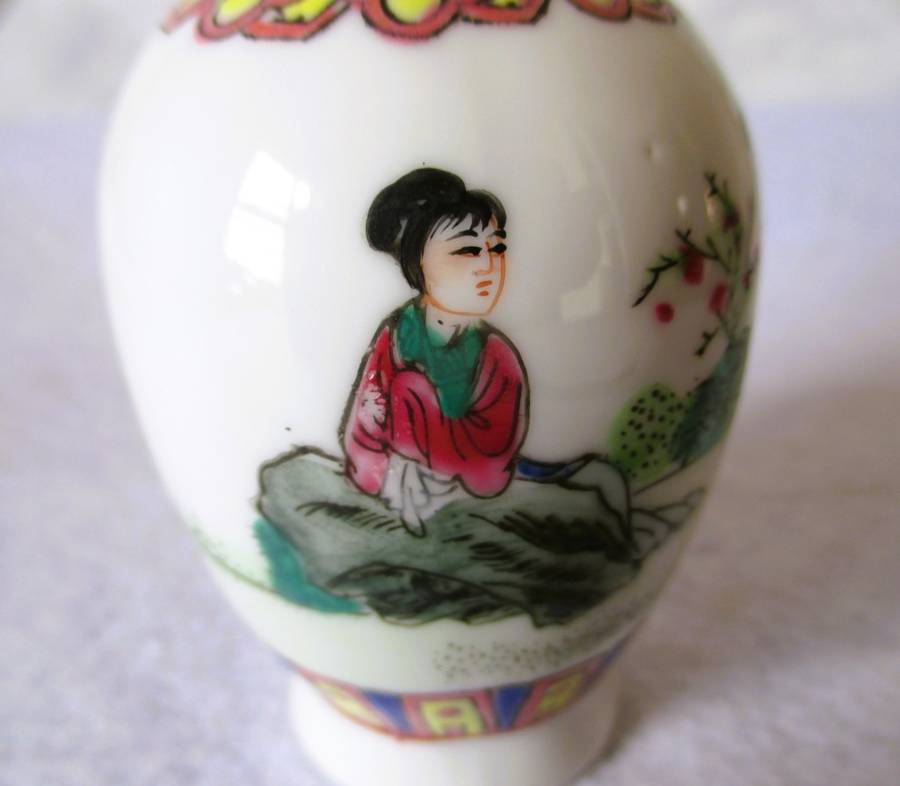 Antique Chinese Porcelain Mini Vase Famille Rose Character Red Stamp. 100mm high. Collectable.