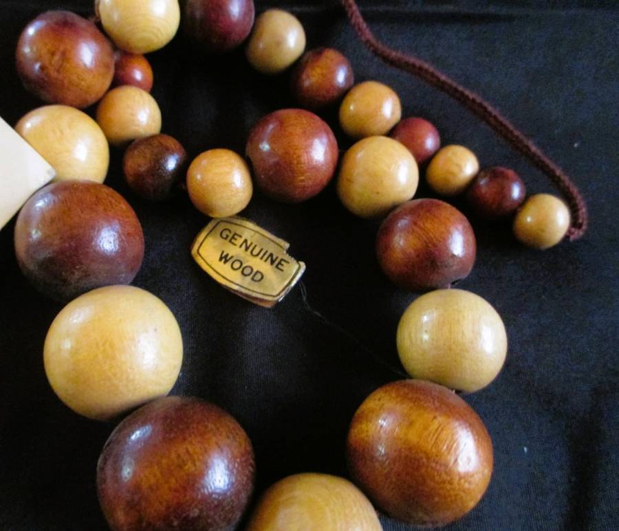 Lot of various vintage costume jewelry, from 50`s. Still with original packaging. No.2