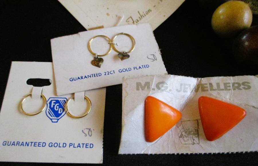 Lot of various vintage costume jewelry, from 50`s. Still with original packaging. No.2