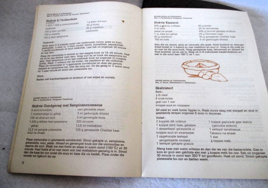 Lot of 2 Vintage Stellenbosch se Kombuis Recipe books. Vis en Vleis resepte.