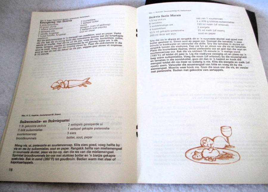 Lot of 2 Vintage Stellenbosch se Kombuis Recipe books. Vis en Vleis resepte.