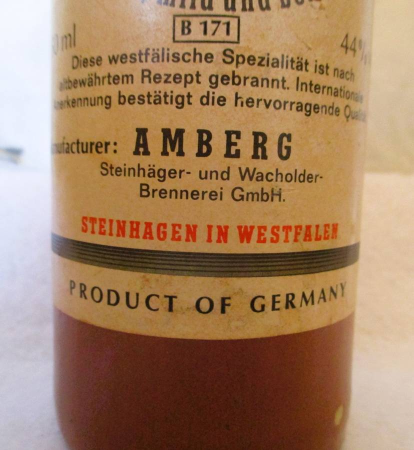 Vintage AMBERG Egter Steinhager Dry Gin, Terracotta 750 ml Bottel. 290mm high.