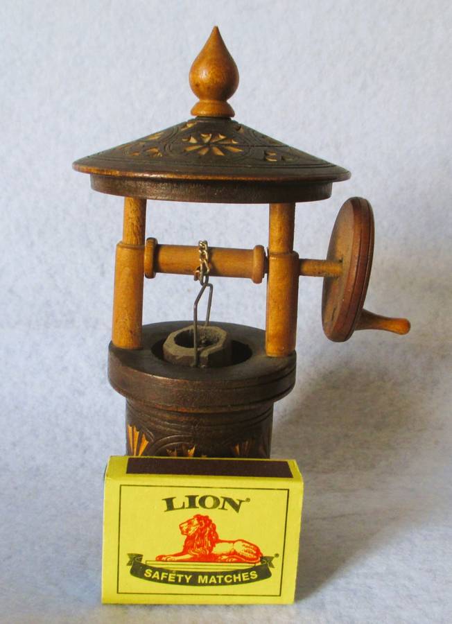 Vintage Carved Wooden Water Well with bucket on chain, pulling up and down. 160mm high.