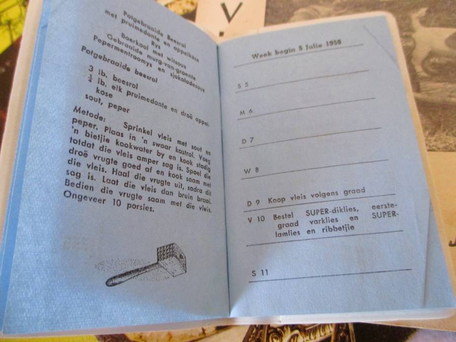 7 Vintage Resepte bookies meestal in Afrikaans. Vleisraad resepte dagboek vir 1959/60.