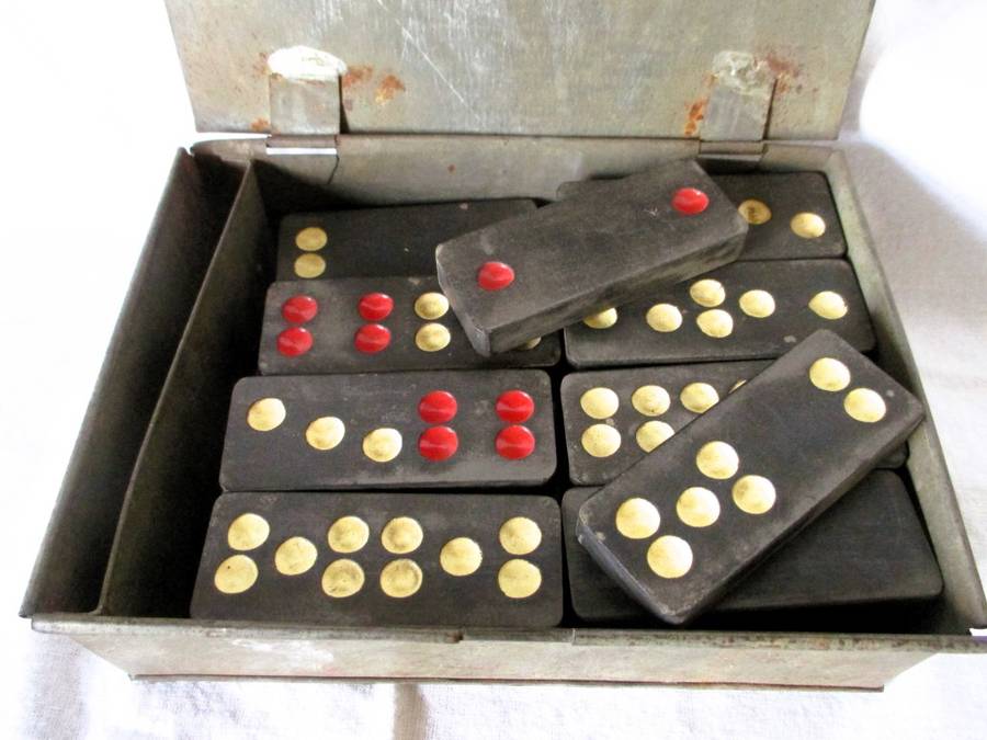 Antique 32Pcs Traditional Chinese Pai Gow Tile Set in Tin. As per photo.