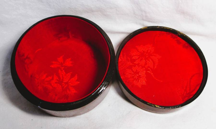 Vintag Cork Carving Round Jewelry Box Oriental Asian design. 100mm diameter. 65mm high. Lovely item.