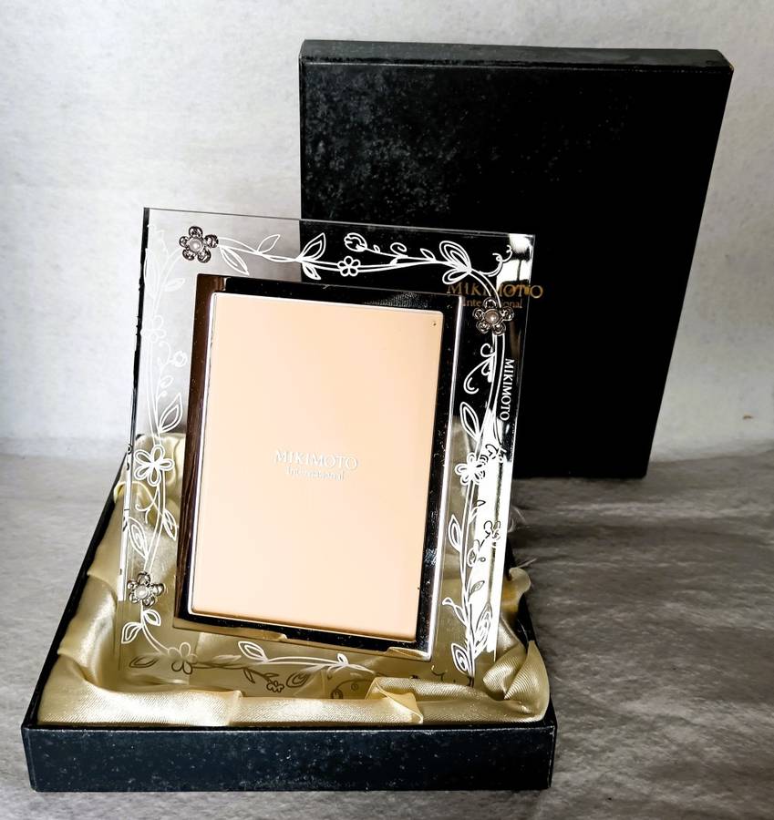 Mikimoto 4 Pearls Acrylic Photo Frame in Box.