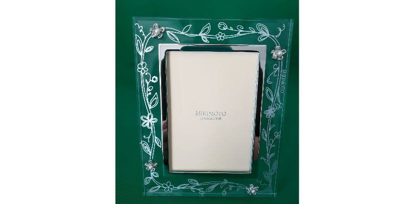 Mikimoto 4 Pearls Acrylic Photo Frame in Box.