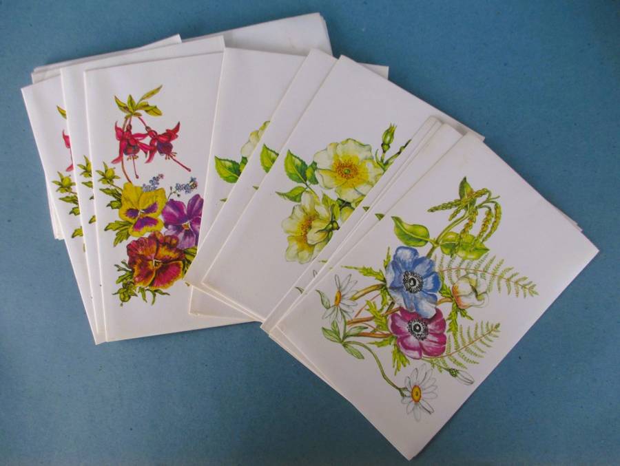 Pack of 10 Vintage Notelets with envelopes. Lovely handpainted flower themes.