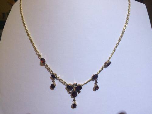 Stunning Gold  &  Garnet Necklace - Absolutely beautiful
