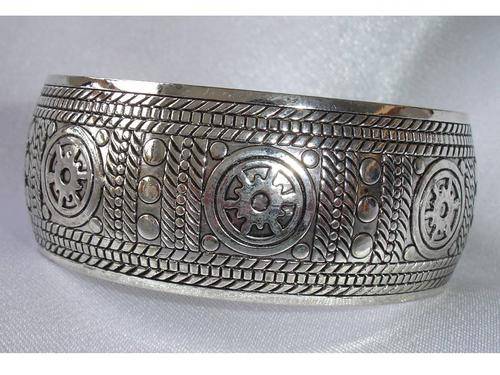 New Exotic Tibet Silver Cuff Style Bracelet