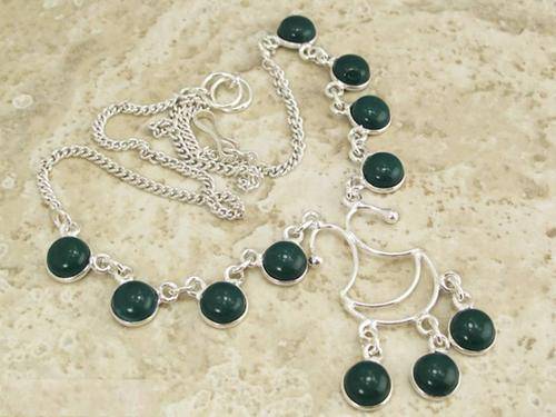 Alluring Hunter Green Handcrafted Silver Fashion Necklace