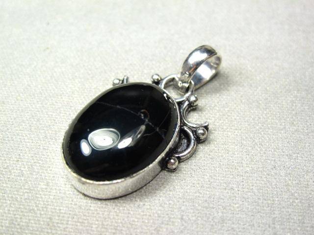 Classic Sterling Silver Black Onyx Pendant and Chain