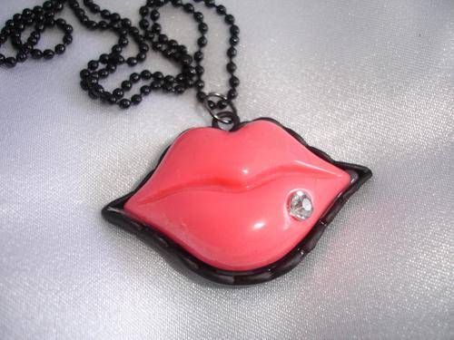 New Fun and Funky "Sexy Lips" Fashion Necklace in 3D!