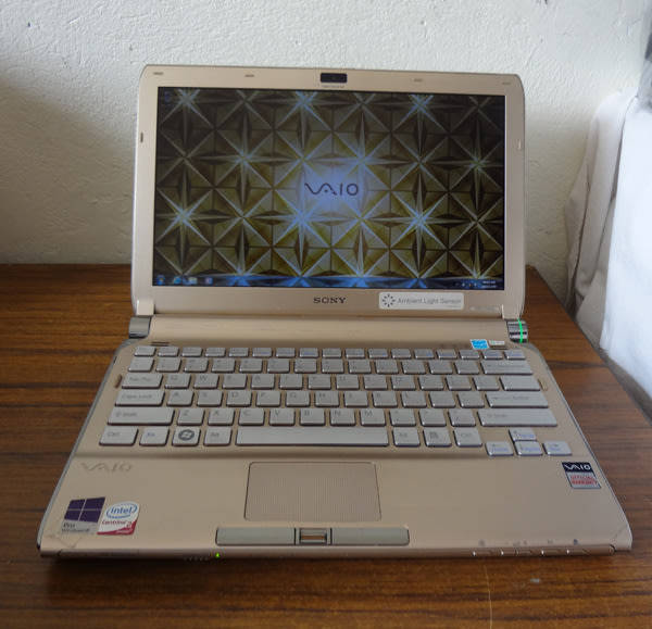 SONY VAIO VGN-TT16GN 14", 8GB RAM, 128GB SSD,  WEBCAM, DVD-RW, WIN 7 PRO, ETC