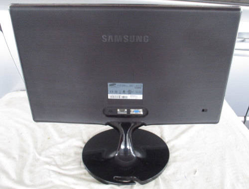 FIRESALE Samsung LCD, Model SA24C300L, 24 Inch, VGA, HDMI