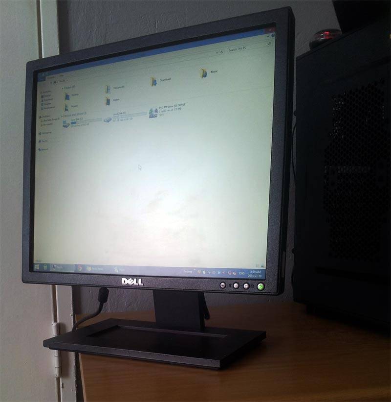 DELL17INCH LCD SCREEN (PLEASE READ)
