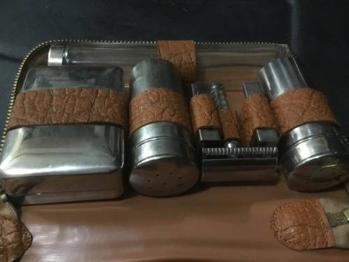 Gentlemen grooming accessories kit