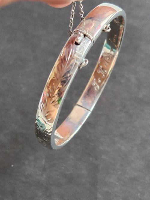 Vintage Hallmark Silver Bangle 12g (engraved) - as per photograph