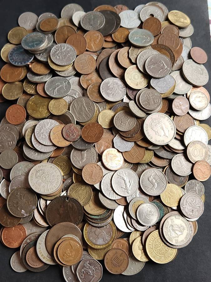 Mixed lot of World Coins 2 kg - as per photograph