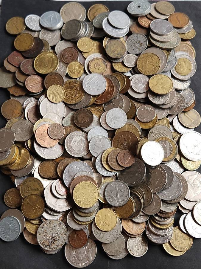 Mixed lot of World Coins 2 kg - as per photograph