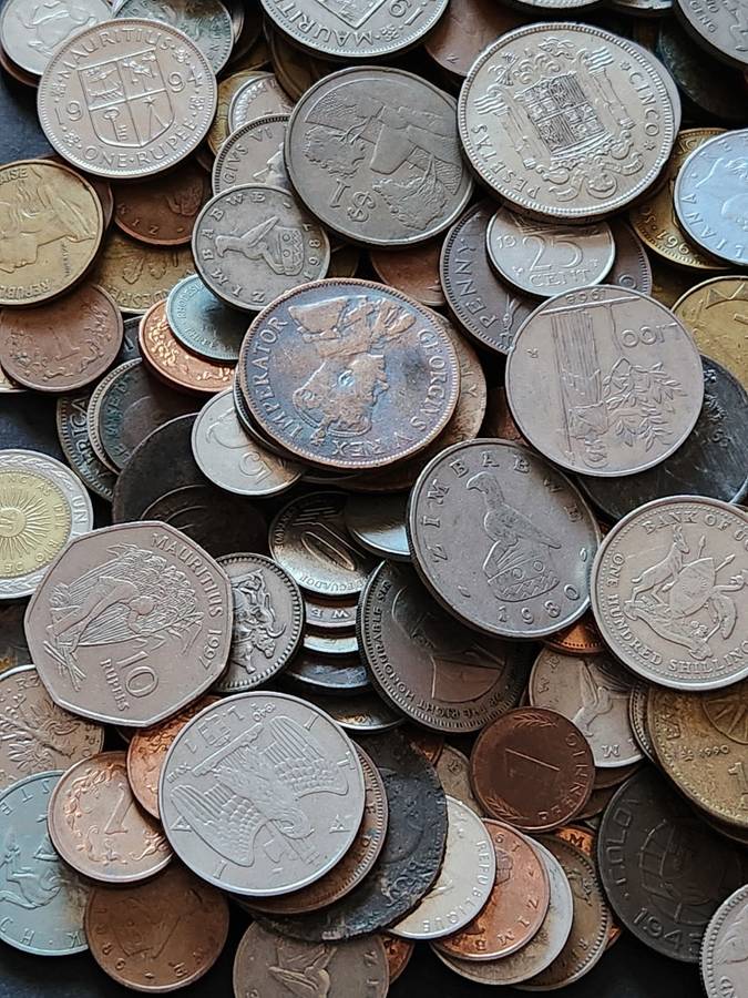 Mixed lot of World Coins 2 kg - as per photograph