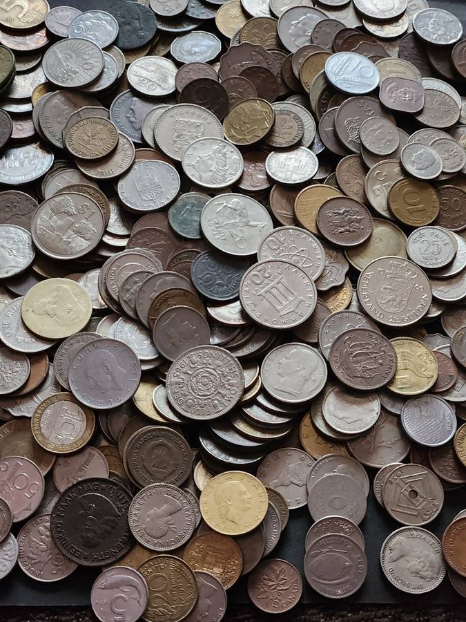 Mixed lot of World Coins 2 kg - as per photograph