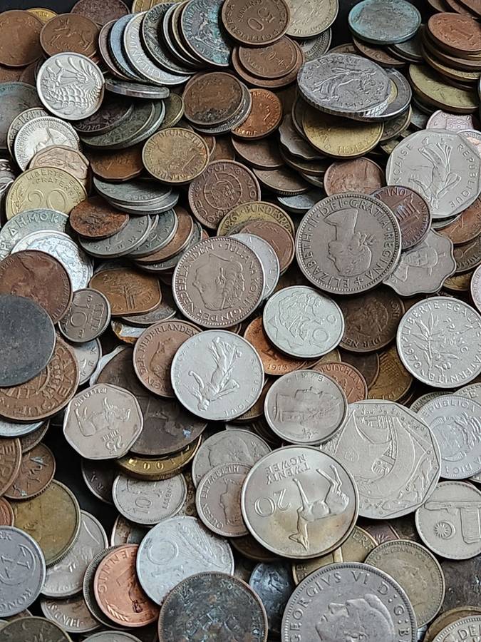 Mixed Lot of World Coins 2 kg - as per photograph