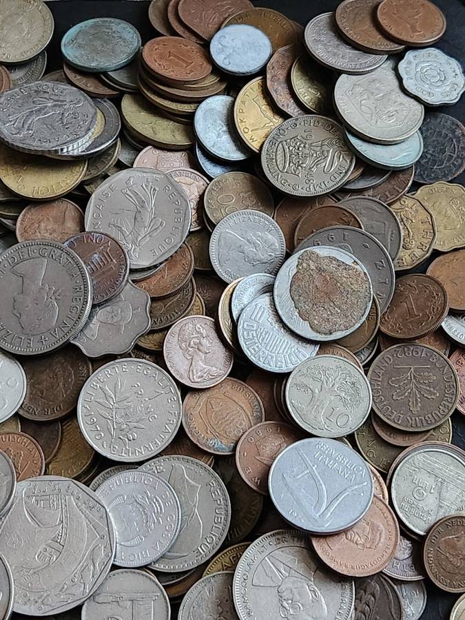 Mixed Lot of World Coins 2 kg - as per photograph