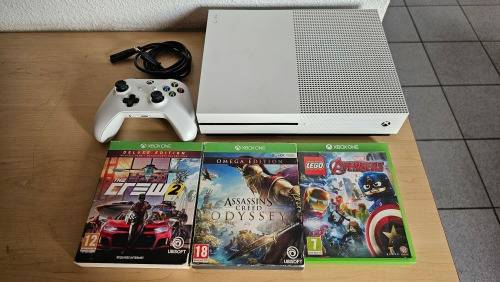 Xbox One S 1Tb Bundle *Good Condition*