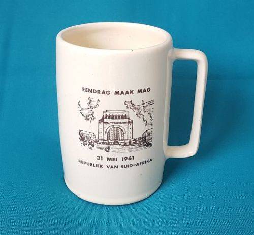 "EENDRAG MAAK MAG" VOORTREKKER MONUMENT (1961) MUG