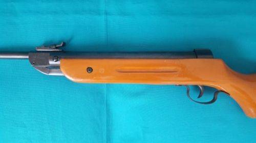 VINTAGE AIR RIFLE/ PELLET GUN (D'MARCO)