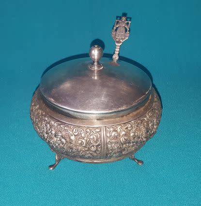 BEAUTIFUL DETAILED DUTCH SILVER PLATED SUGAR BOWL + SPOON