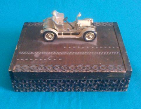 NICE WOODEN HINGED BOX WITH METAL VINTAGE CAR ON LID