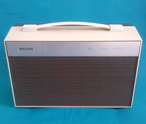 PORTABLE BATTERY OPERATED "PHILLIPS" RECORD PLAYER