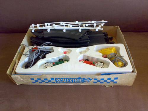 OLD SCALEXTRIC SET