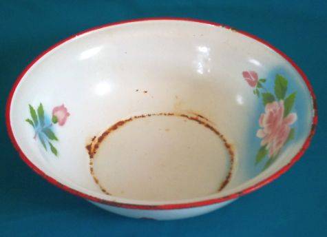 LOVELY OLD ENAMEL BOWL>>>COLOURFUL FLOWER DETAIL